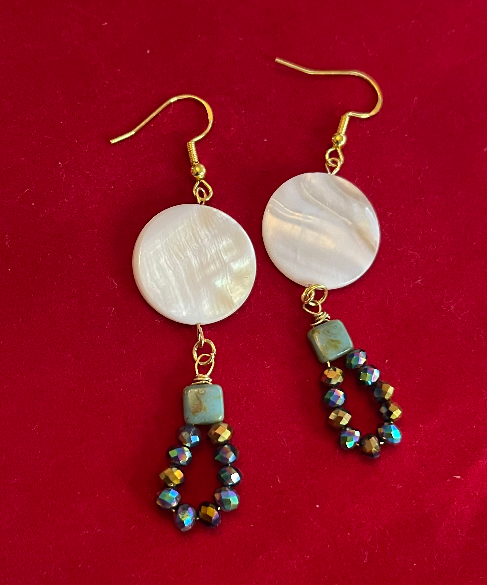 Carribean seashell, woven glass beads 