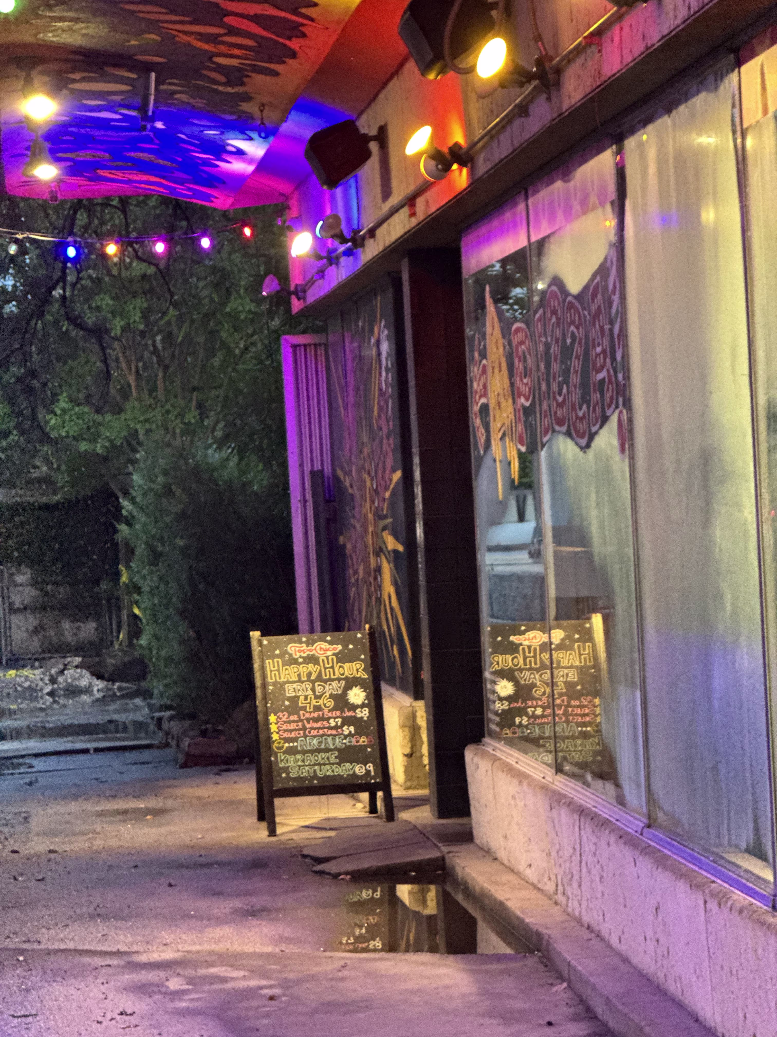 A Photo of the outside of Betelgeuse Betelgeuse on Montrose Blvd.