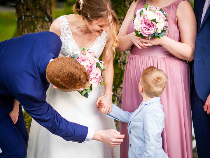 Manchester wedding bride and groom confetti IV Photography

Manchester wedding ceremony at IV Photography

Manchester wedding reception celebration IV Photography