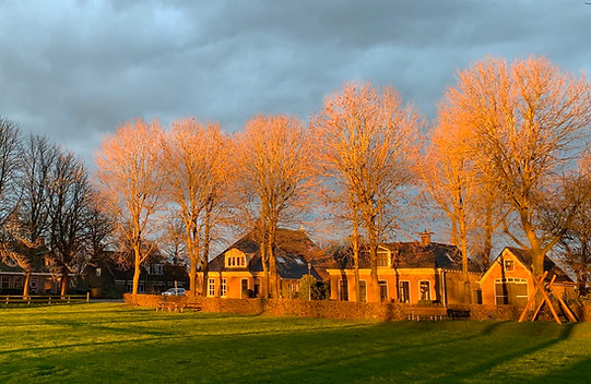 The village of Húns in the autumn sun