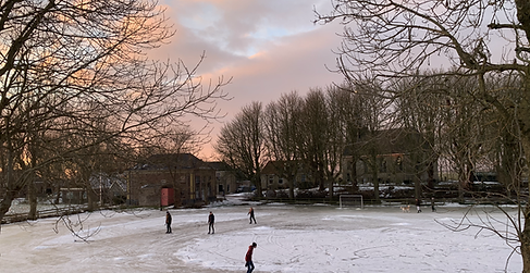 Das Handballfeld in Húns verwandelte sich in eine Eislaufbahn