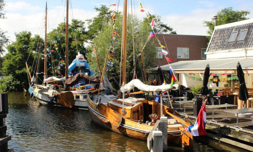 Terras aan de haven van Watersport Heeg