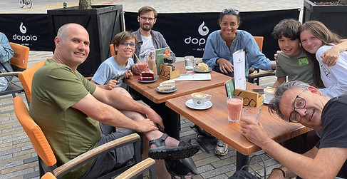 Met de familie op het terras van Doppio