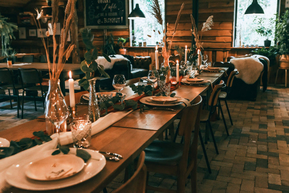 Feestelijke tafels in Blokhut Sparjebird