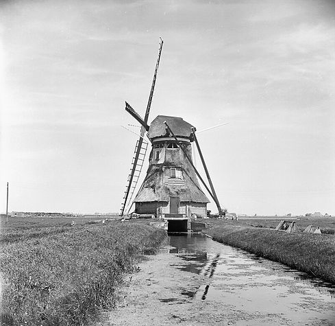 Historical photo of the Huinsermolen