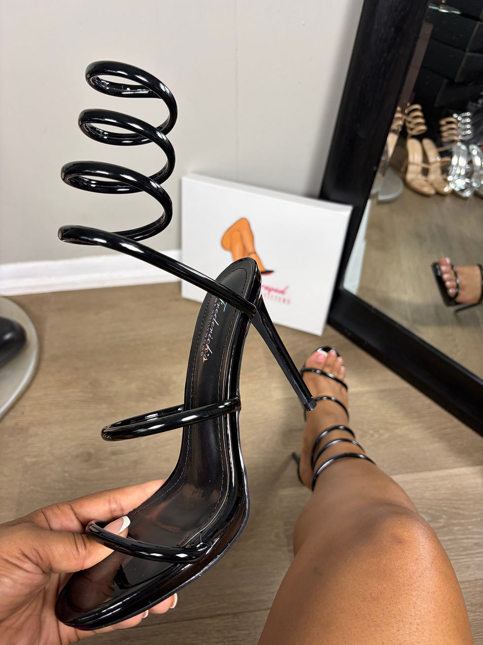 Thumbnail: Sabine - Black