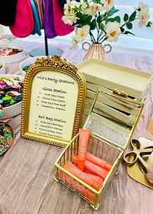 Pic of one of our Gloss Station table design.