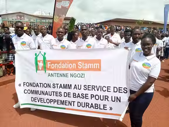 Ein aktionsreicher Monat für die Stiftung Stamm: Jugend, Gesundheit, Ausbildung und Solidarität