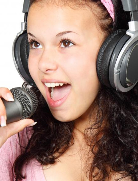 girl singing 2.jpg