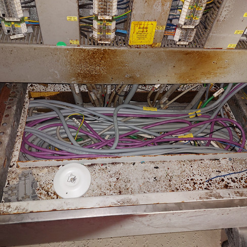 Elektromos berendezések szárazjeges tisztítása