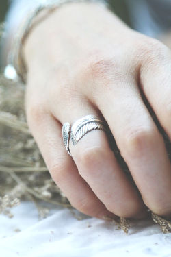 linen-jewelry-feather-silver-ring1