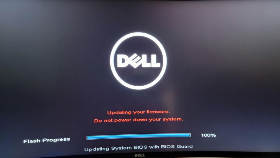 Tela de computador durante uma atualização de BIOS