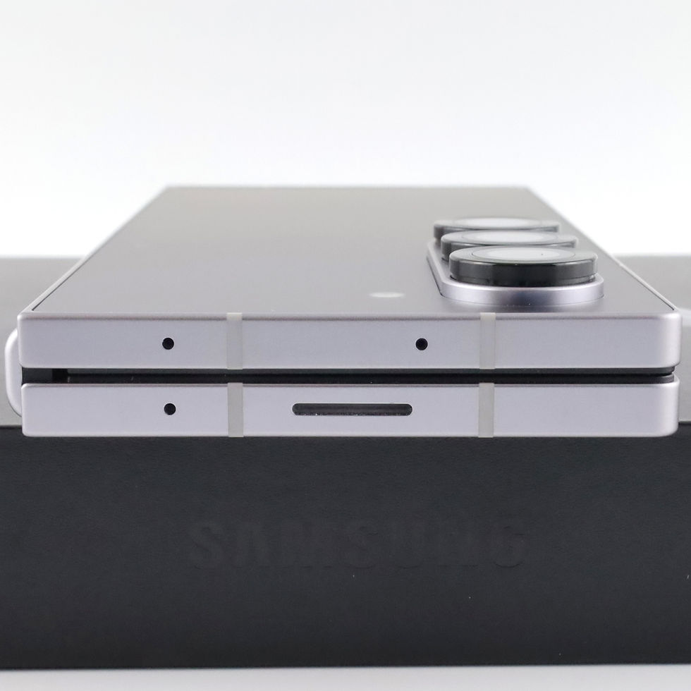 サムネイル： Cランク Galaxy Z Fold6 12GB/1TB SilverShadow SM-F956Q 国内版【30日保証】