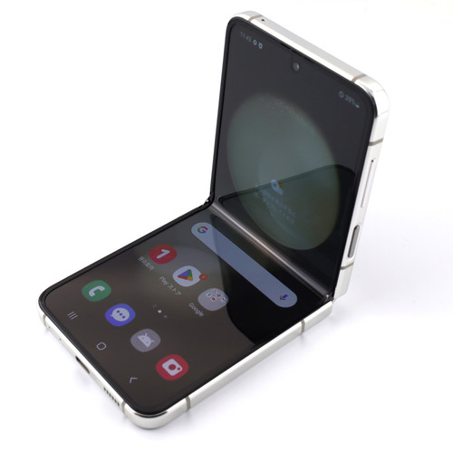 GW限定特価】Galaxy Z Flip5 クリーム 【国内版】 GW限定特価】Galaxy
