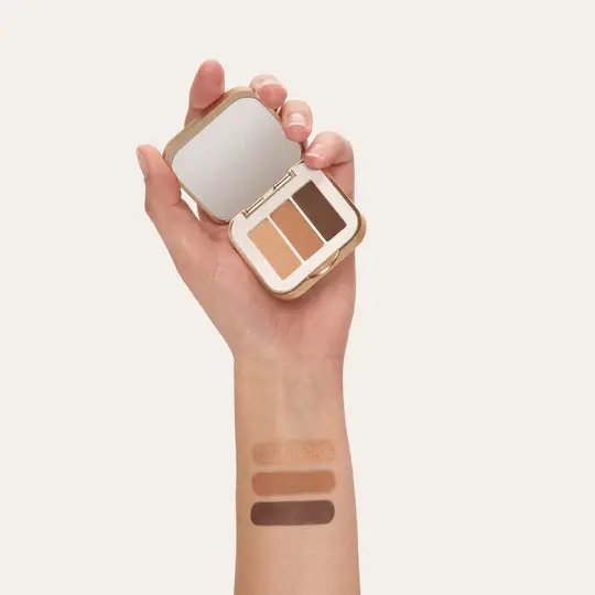 Produktbilde av øyeskyggepalett med tre farger fra Jane Iredale. Brune og oransje farger i mørke og lyse toner.