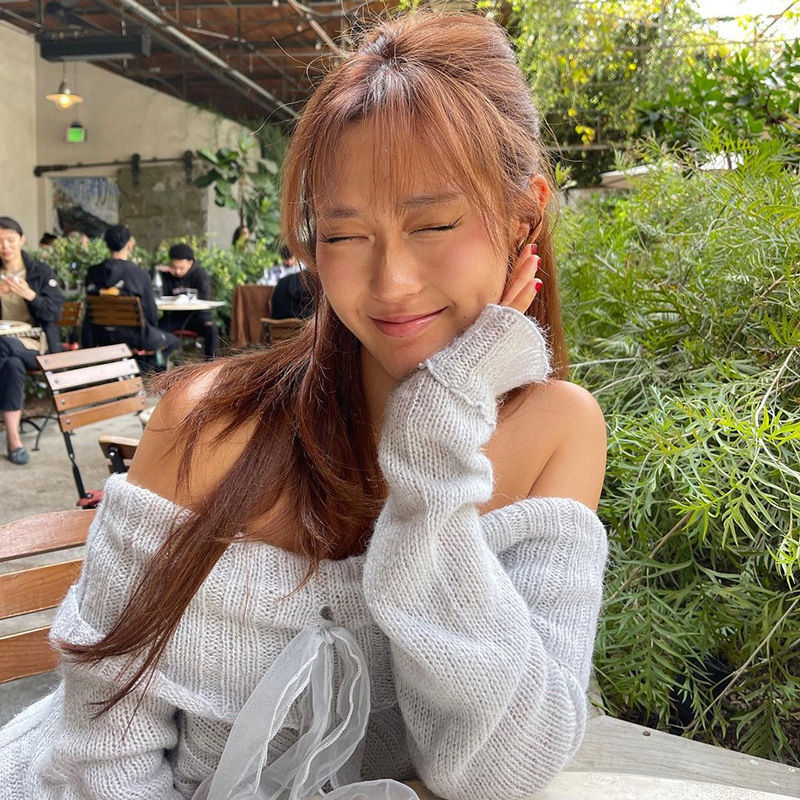 Thumbnail: 2023 Autumn Fashionable Off-Shoulder Knit Sweater