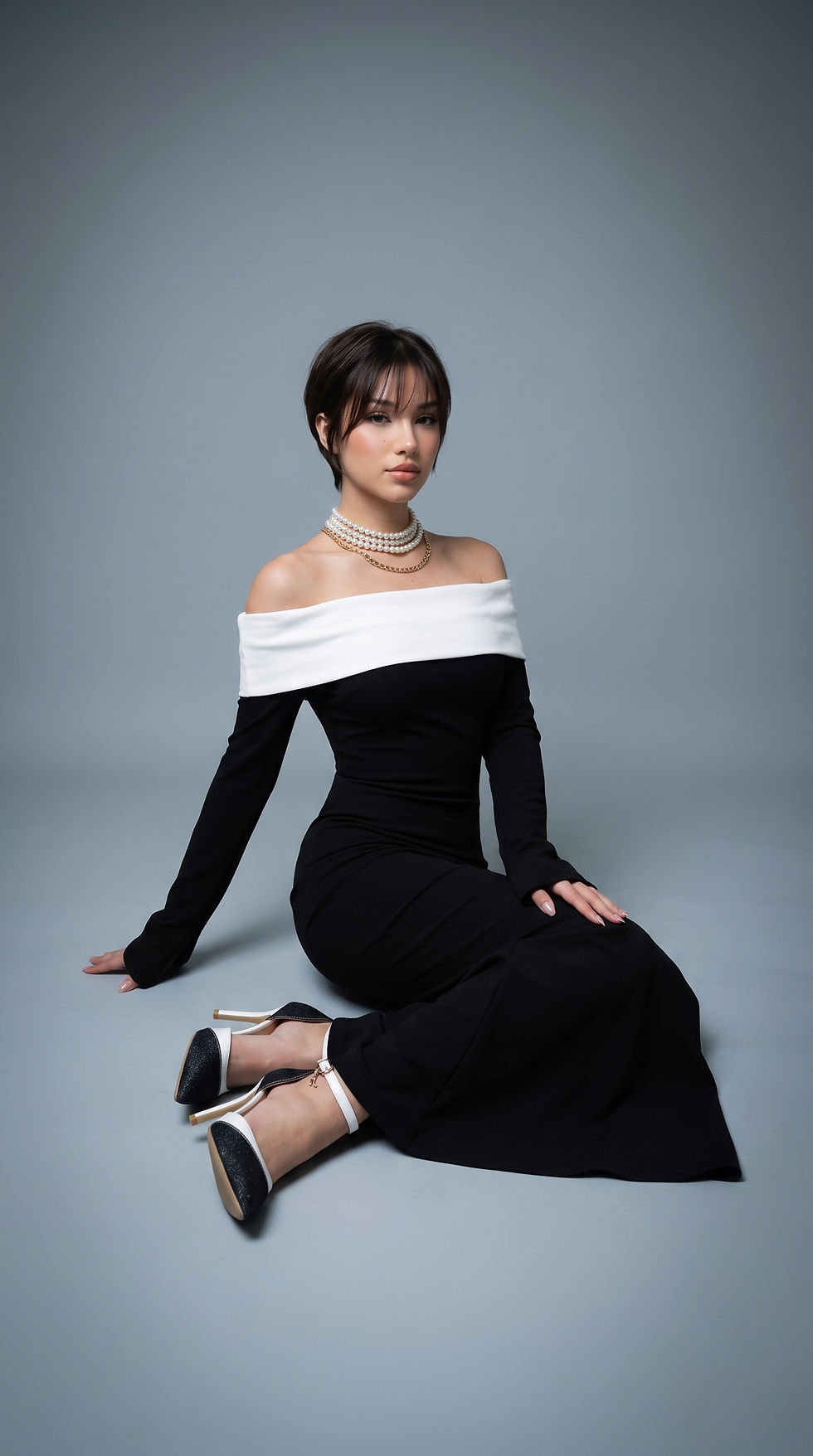 Thumbnail: Women's Off-Shoulder Long Sleeve Slimming Dress