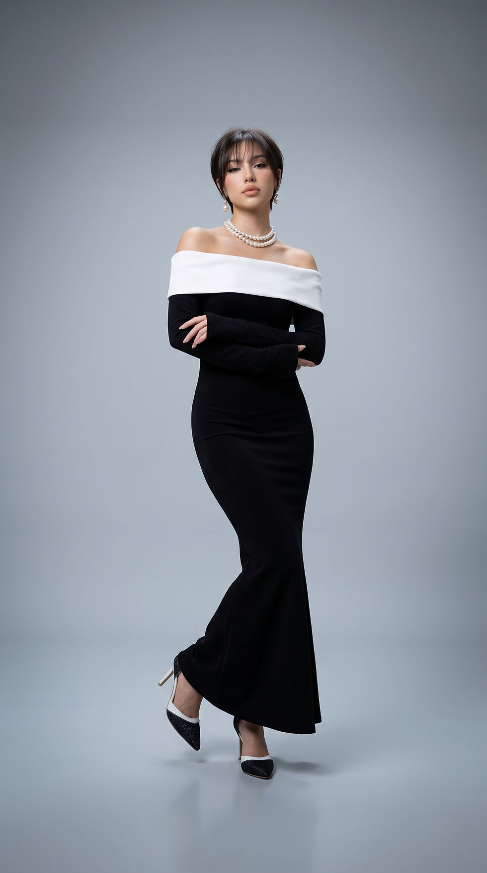 Thumbnail: Women's Off-Shoulder Long Sleeve Slimming Dress
