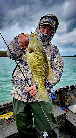 Ken Perrotte with big Niagara River smallmouth bass