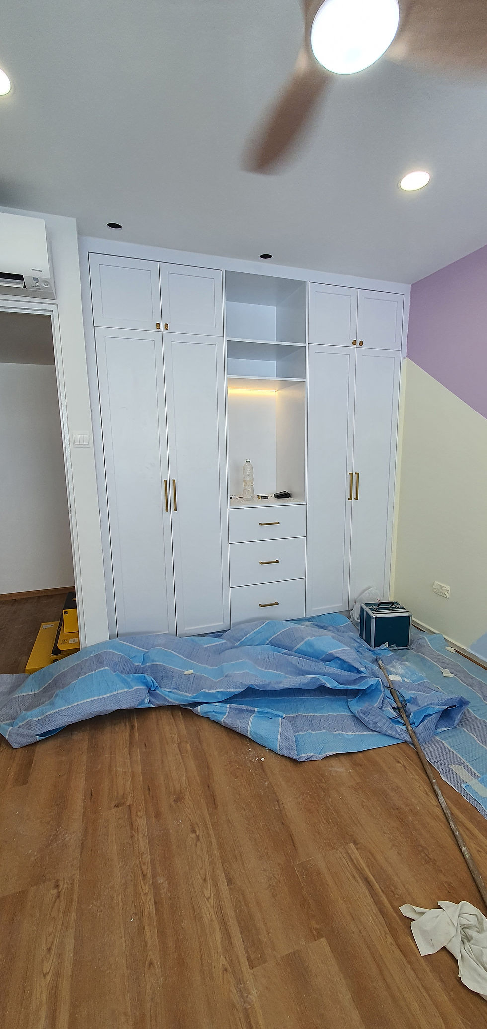 Thumbnail: Customised Wardrobe