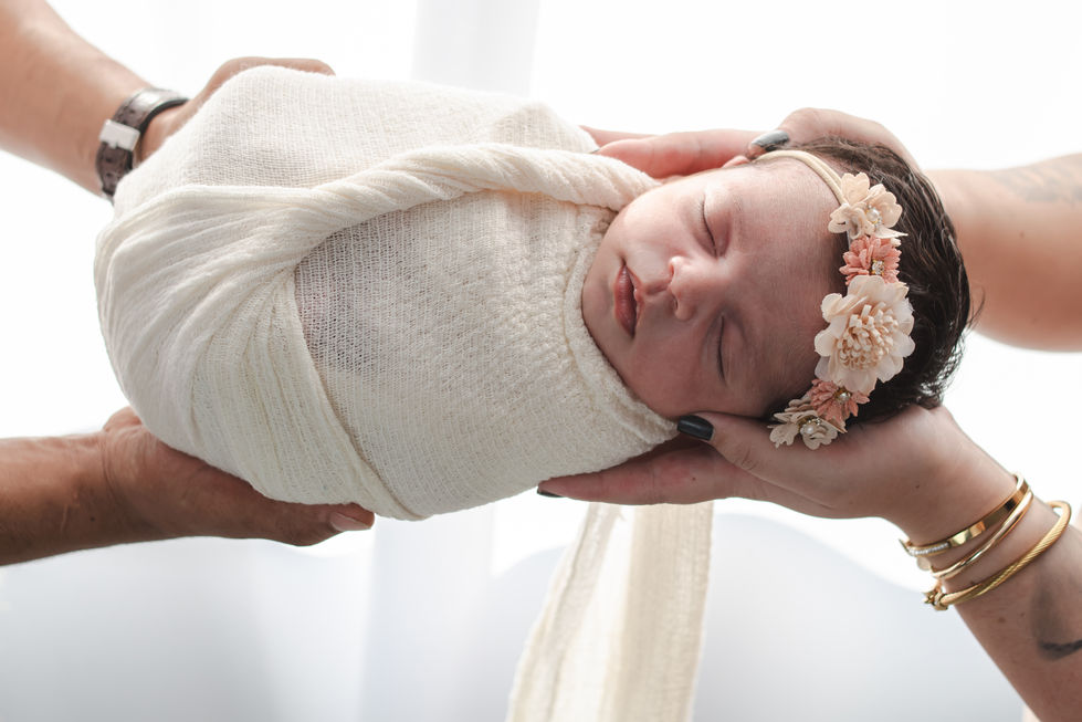 Newborn Luna-10.jpg