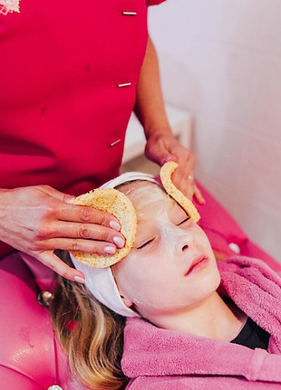 Girly giggles Our Spa Party packages are perfect for children aged 6-11 years. Foot spas