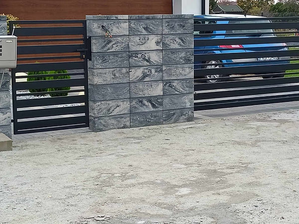 Metaloplastyka Brama Kuta, piaskowana cynkowana