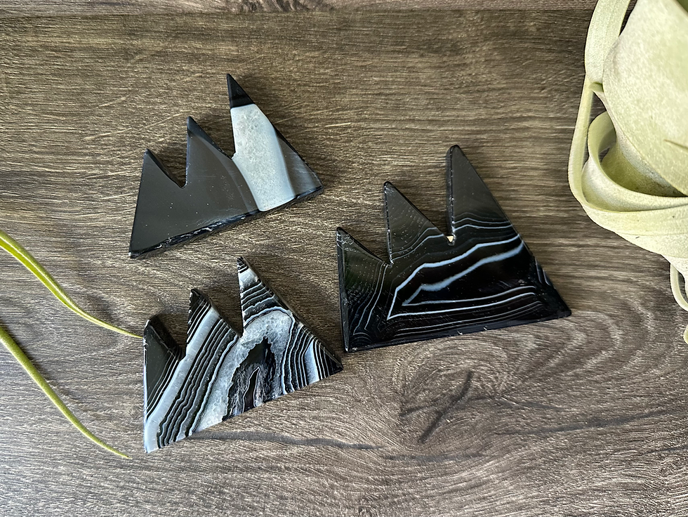 Thumbnail: Mountain Shaped Agate 