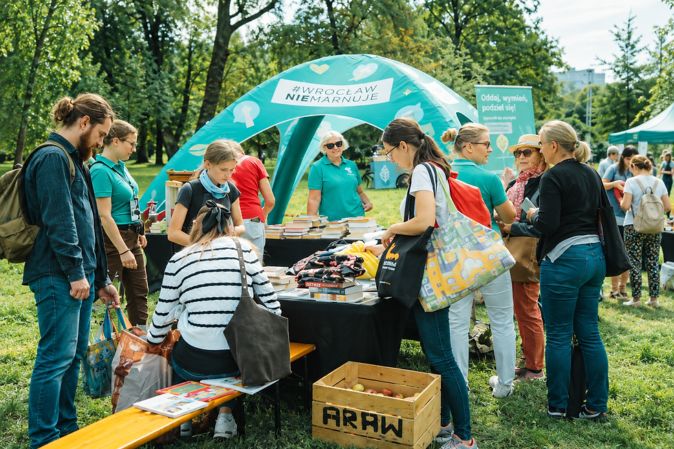 Zespół Work Group Events podczas miejskiego pikniku „Sobota z Zielonym Wrocławiem” na Polanie Popowickiej we Wrocławiu