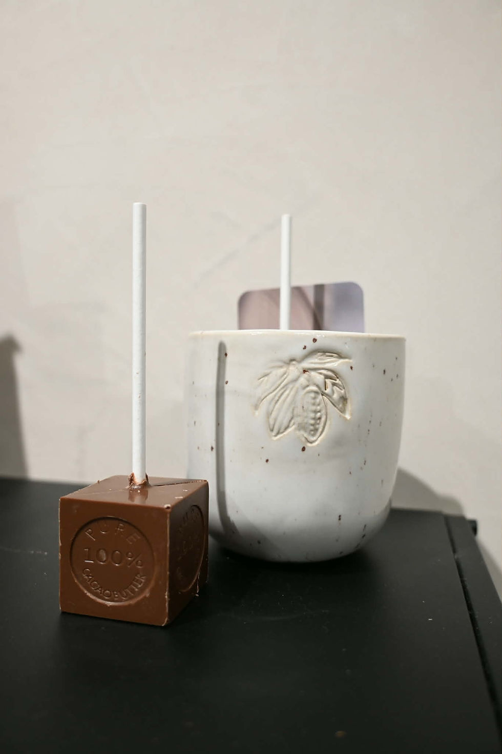 Thumbnail: Tasje met cacaoboon - Chocolatier Anton