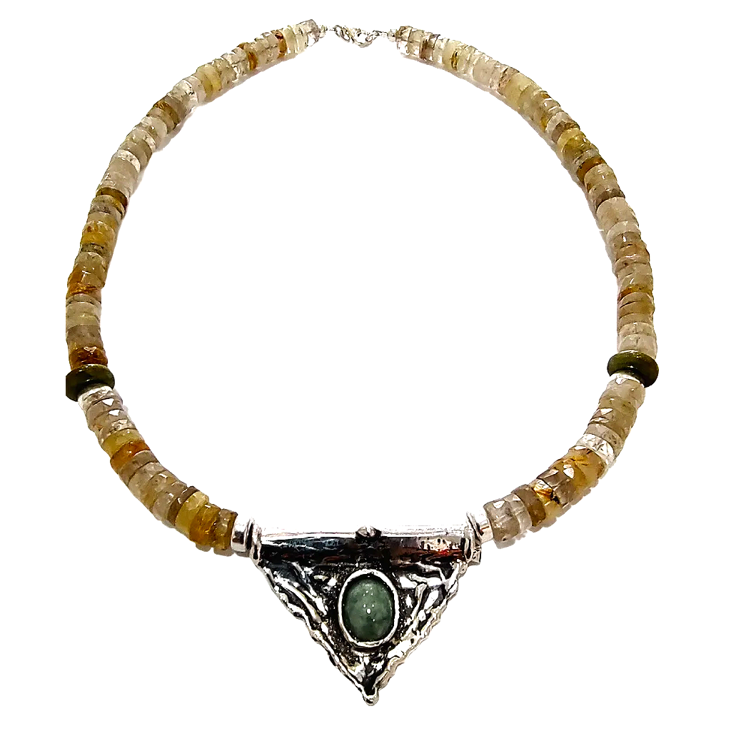 Collar de Cuarzo rutilado y Jade manzano y medallón