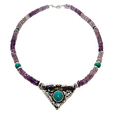 Collar de Amatista y Turquesa con Medallón