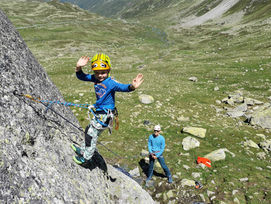 EINZIGARTIGE KLETTERKURSE IM FLÜLATAL & MISOX