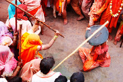 holi lathmar.jpg