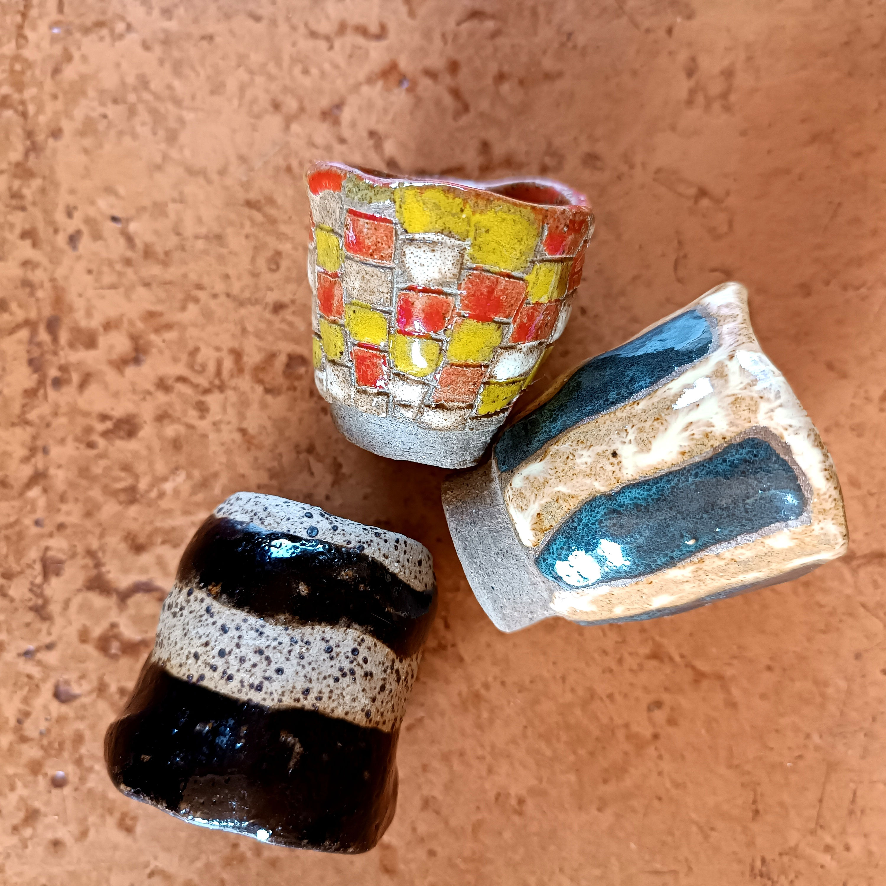 Copinhos de cachaça em cerâmica. Jogo