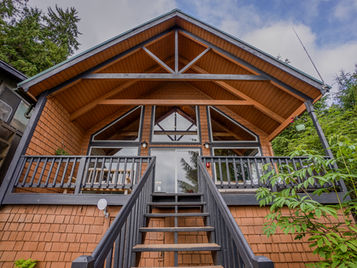 An image of one of the chalets available to guests at Sportsman's Cove Lodge