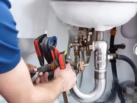 Best Pipe Locators for Plumbing Contractors (Top Picks for 2026)