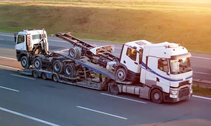 Tow Truck Insurance in Illinois: What Chicago Operators Need