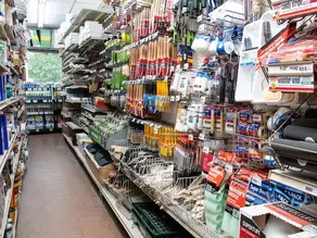 How Do I Get Commercial Hardware Store Contracts?