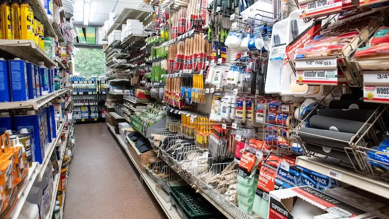 How Do I Get Commercial Hardware Store Contracts?