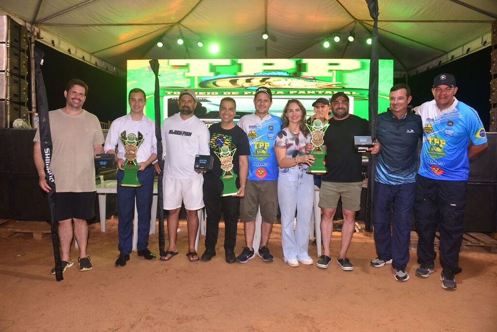 Com o vice-prefeito Carlos Velozo, pescadores esportivos comemoram conquista em Palmas – Foto: Divulgação