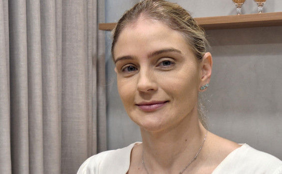 A presidente da Aprosoja Tocantins, Caroline Barcellos, aposta no estande da associação como espaço de conexão e valorização dos produtores - Aldemar Ribeiro/Governo do Tocantins
