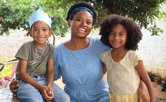 Mãe de dois filhos, a costureira Natália Rodrigues celebrou a realização da ação na comunidade - Loise Maria/Governo do Tocantins
