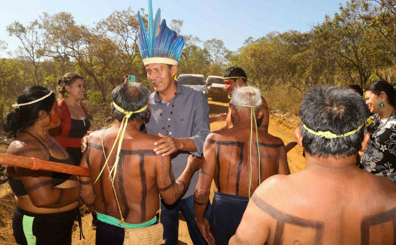 O secretário de Estado dos Povos Originários e Tradicionais (ao centro), Paulo Xerente, destaca o empenho da gestão em garantir que os direitos dos povos originários sejam efetivados não apenas em datas simbólicas, mas todos os dias - Manoel Júnior/Governo do Tocantins