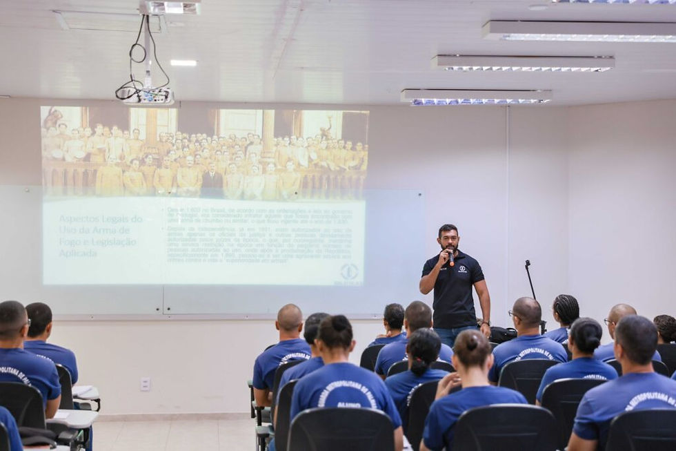 Curso de Armamento e Tiro está sendo ministrado pelos instrutores credenciados pela Policia Federal, Jairo Araújo Moura e Janevi Azevedo. Foto: Francisco Barros