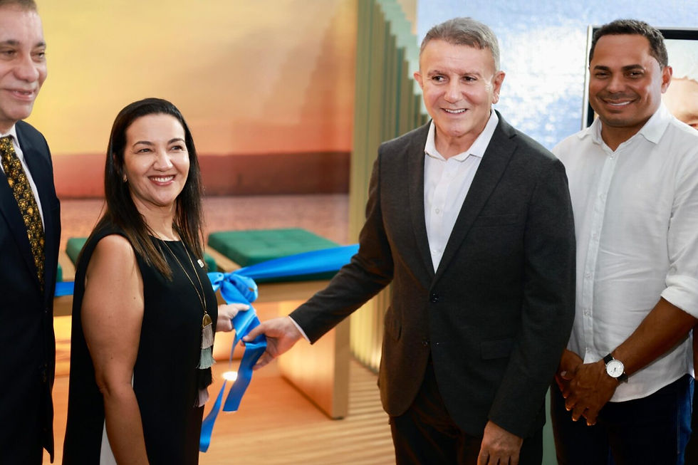 Prefeito Eduardo Siqueira Campos e a presidente da Agtur, Ana Paula Setti Nogueira, descerraram faixa de inauguração – Foto: Flávio Cavaleira