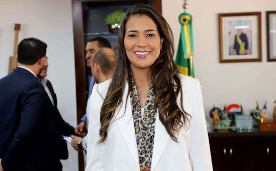 Secretária municipal de Educação de Palmas, Débora Guedes, fala sobre os benefícios que a adesão ao Profe trará para educadores e alunos da rede - Antonio Gonçalves/Governo do Tocantins