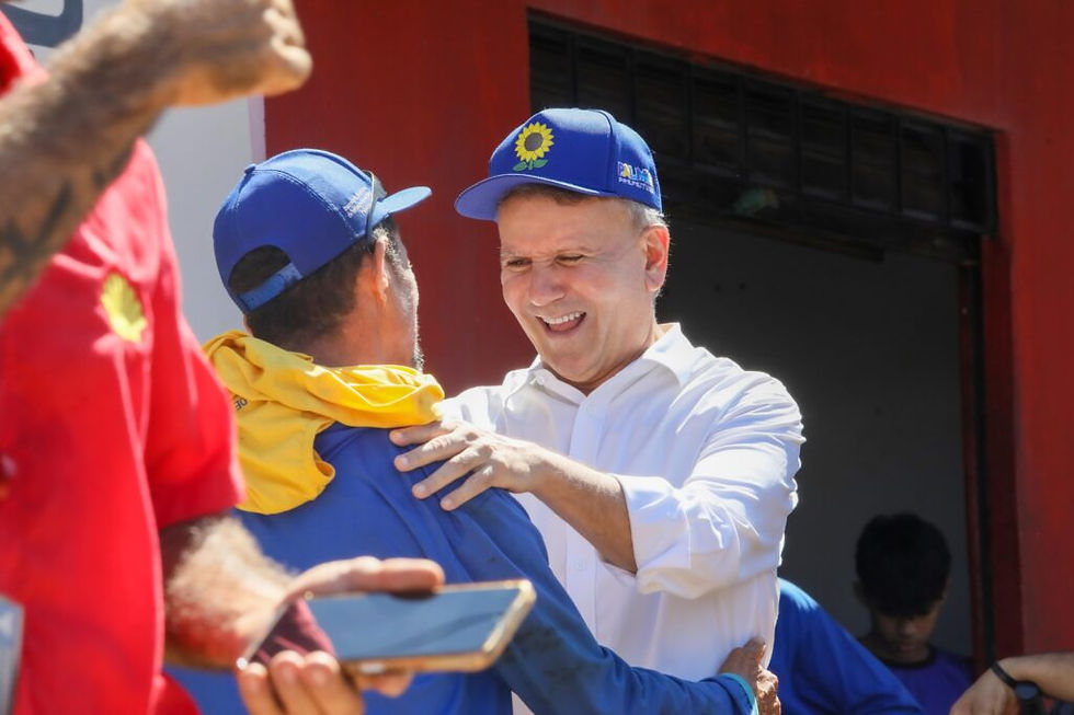Prefeito Eduardo Siqueira conversou com trabalhadores e comerciantes da avenida Taquaruçu – Foto: Edu Fortes