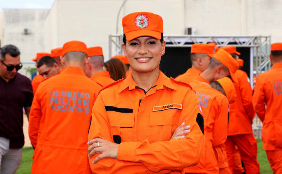 Nova soldado Isla Hayssa, oradora da turma do CFP, comemorou a conquista ao lado dos colegas formandos. Natural da Bahia, ela se mudou para o Tocantins em busca do sonho de integrar a corporação - Antônio Gonçalves/Governo do Tocantins