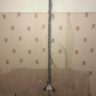 Flaunting radiator bracket with pipe feed long shot